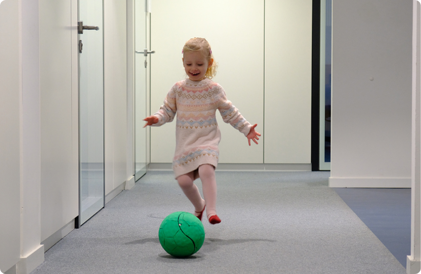 Intuitive Engineering as a Proxy Facilitates the Evolutionary Optimization of an Underactuated Robot Ball